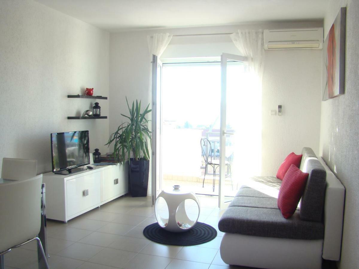 Kike Red Apartment Kastela Exterior photo